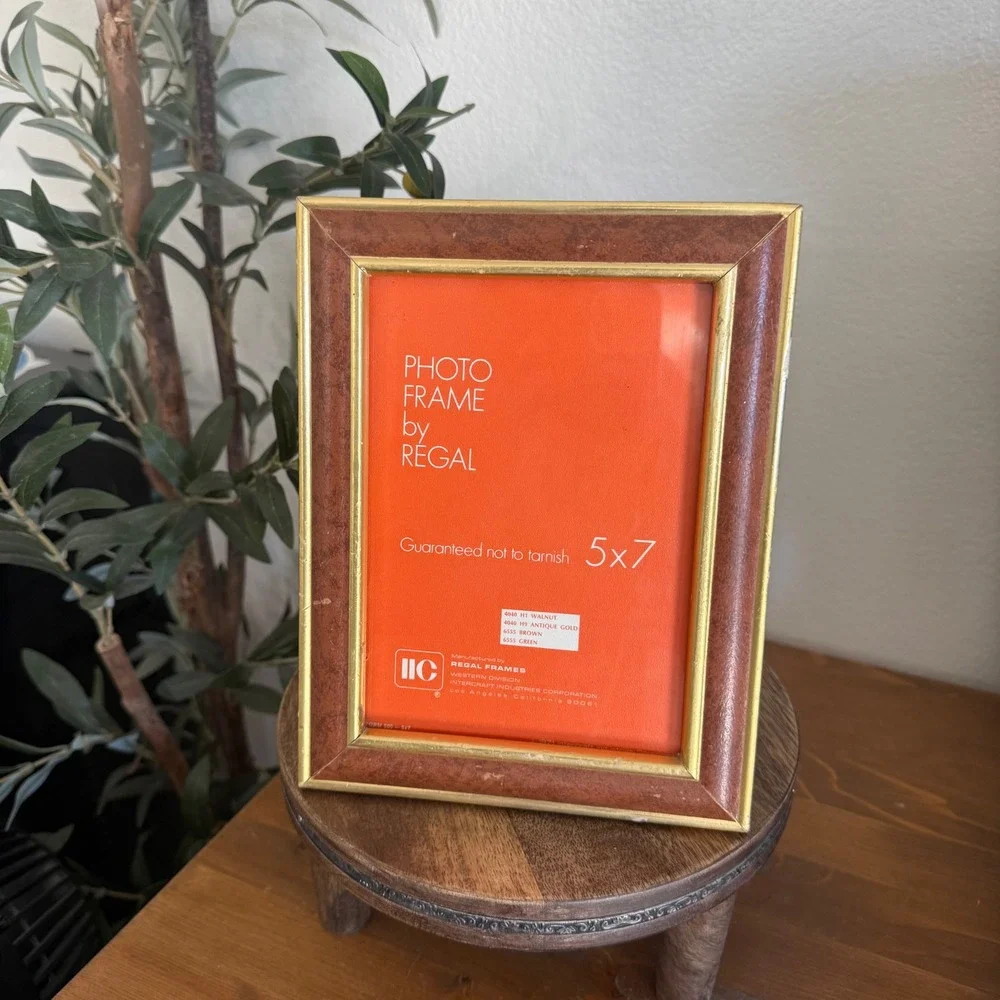 Regal Frames 5x7 Photo Frame Burl Wood Look Gold Trim Vintage 4040 H1 Walnut USA